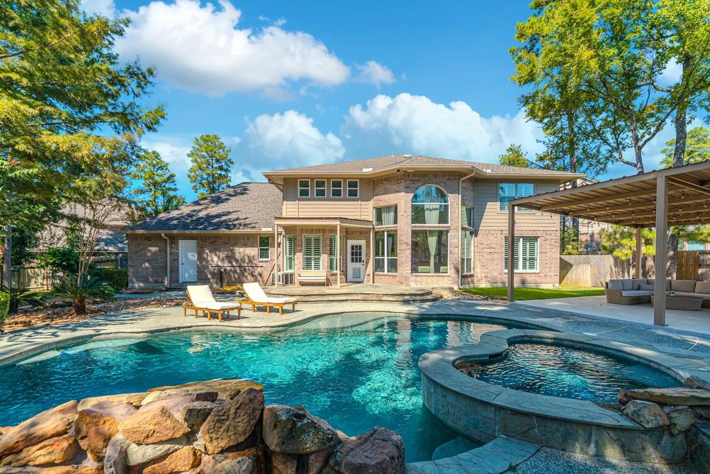 2 Graylin Woods Place, The Woodlands, TX 77382