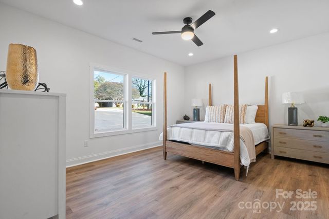 121 31st Avenue NW, Hickory, NC 28601