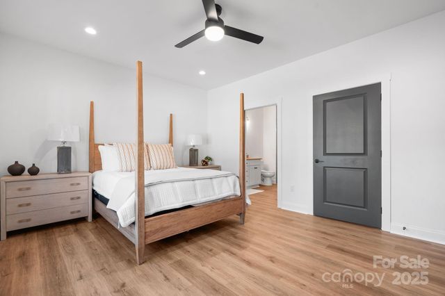 121 31st Avenue NW, Hickory, NC 28601