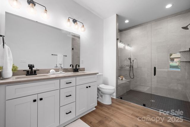 121 31st Avenue NW, Hickory, NC 28601