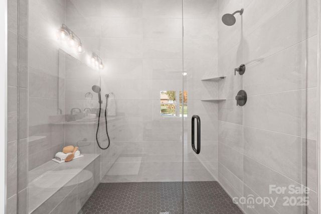 121 31st Avenue NW, Hickory, NC 28601