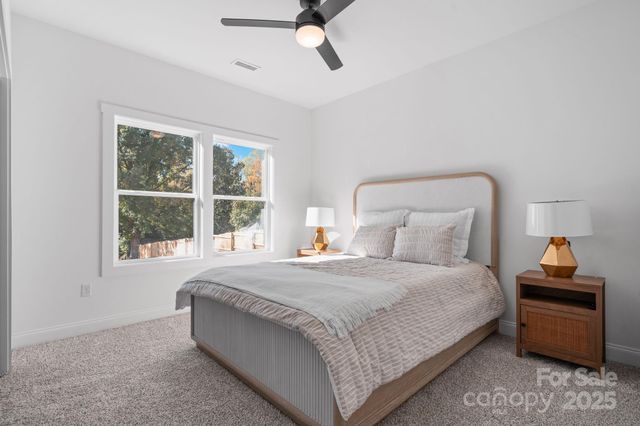 121 31st Avenue NW, Hickory, NC 28601