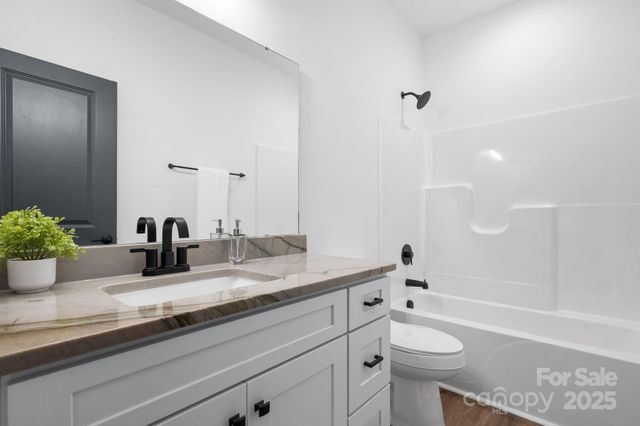 121 31st Avenue NW, Hickory, NC 28601