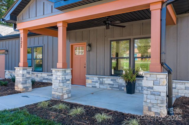 121 31st Avenue NW, Hickory, NC 28601