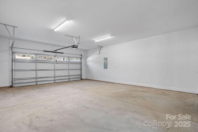 121 31st Avenue NW, Hickory, NC 28601