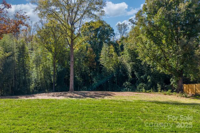 121 31st Avenue NW, Hickory, NC 28601