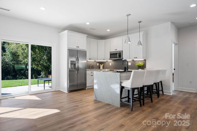 121 31st Avenue NW, Hickory, NC 28601