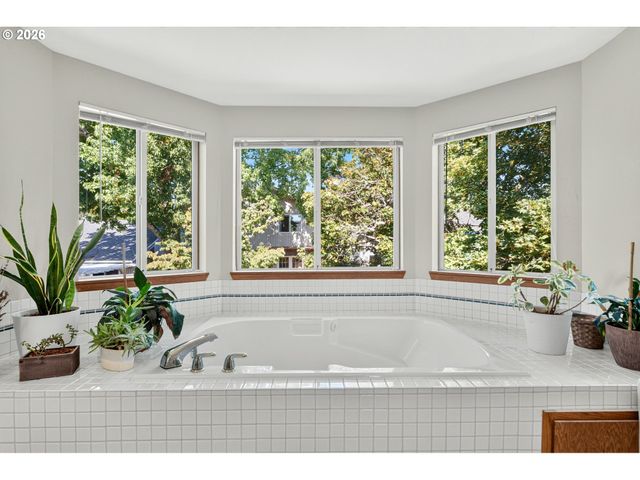 12701 Sw SORREL DOCK Ct, Portland, OR 97223