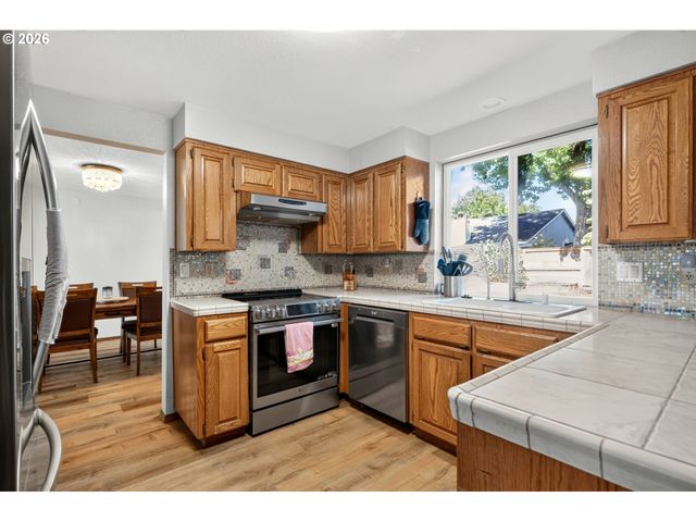 12701 Sw SORREL DOCK Ct, Portland, OR 97223