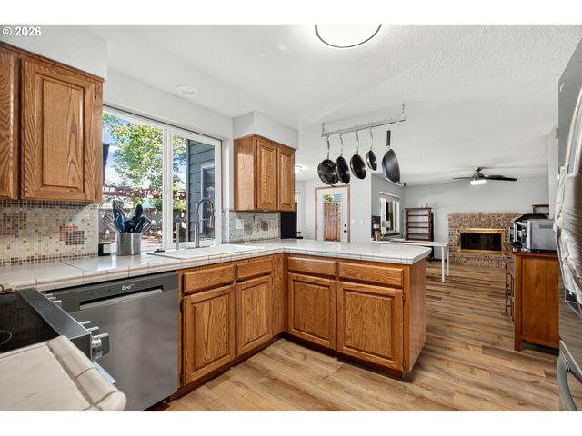 12701 Sw SORREL DOCK Ct, Portland, OR 97223