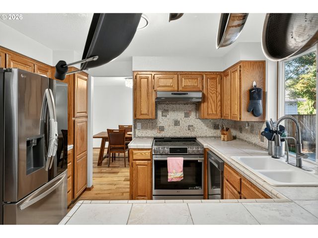 12701 Sw SORREL DOCK Ct, Portland, OR 97223