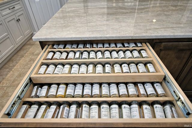 8633 Copper Creek Drive, Newburgh, IN 47630