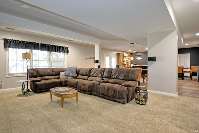 8633 Copper Creek Drive, Newburgh, IN 47630