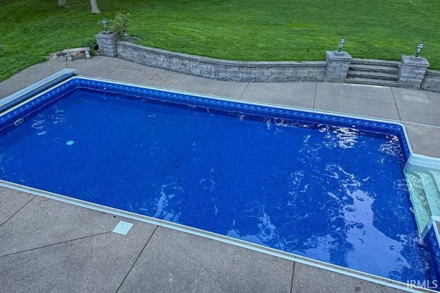 8633 Copper Creek Drive, Newburgh, IN 47630