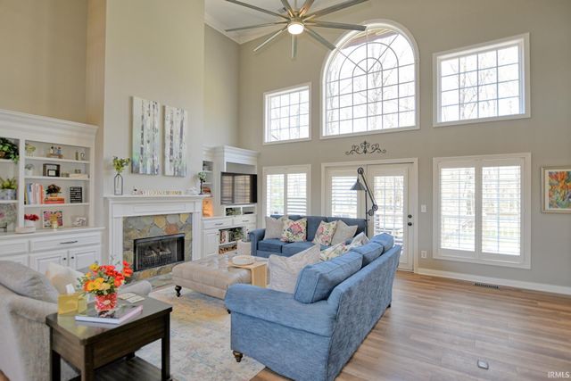 8633 Copper Creek Drive, Newburgh, IN 47630