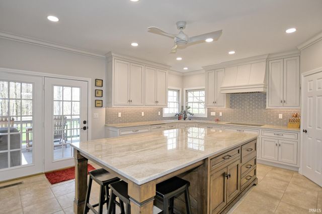 8633 Copper Creek Drive, Newburgh, IN 47630