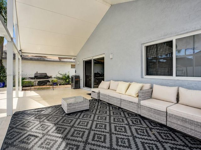 2384 NW 34th Way, Coconut Creek, FL 33066