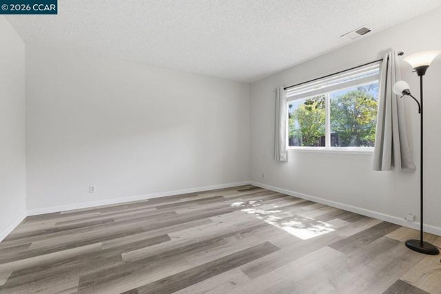1423 Saint James Pkwy, Concord, CA 94521