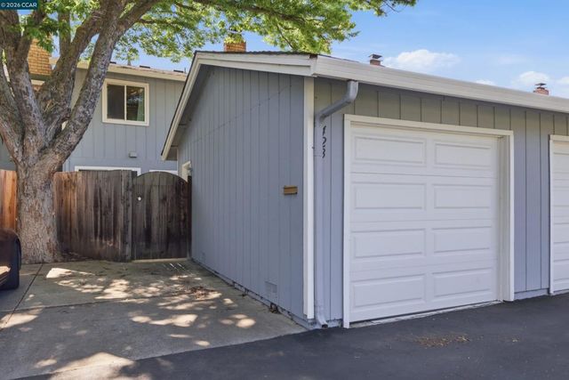 1423 Saint James Pkwy, Concord, CA 94521