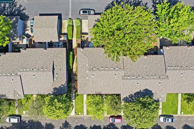 1423 Saint James Pkwy, Concord, CA 94521