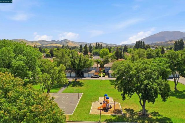 1423 Saint James Pkwy, Concord, CA 94521