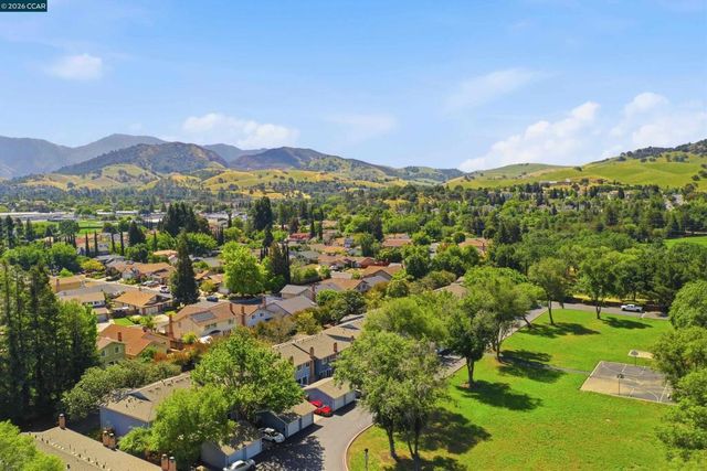 1423 Saint James Pkwy, Concord, CA 94521