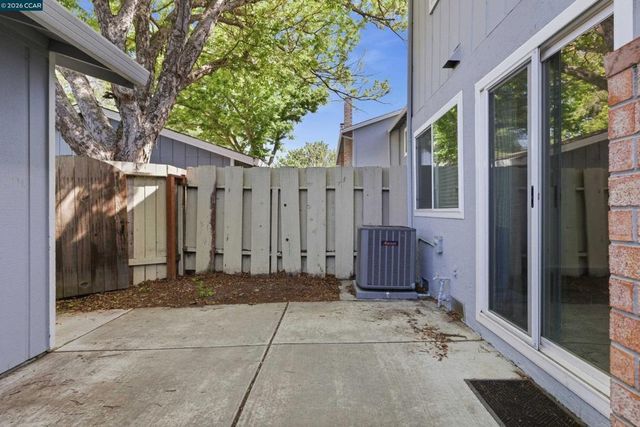 1423 Saint James Pkwy, Concord, CA 94521
