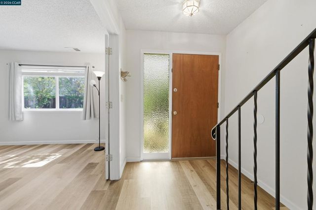 1423 Saint James Pkwy, Concord, CA 94521