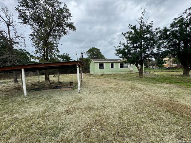 395 Autumn Ln, Poteet, TX 78065