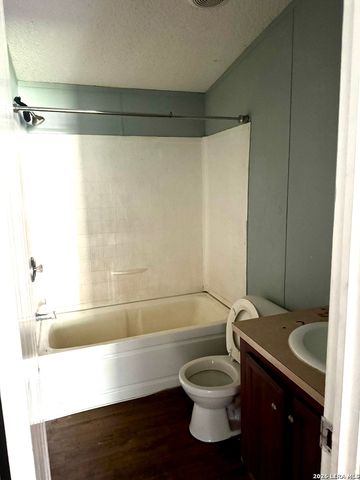 395 Autumn Ln, Poteet, TX 78065