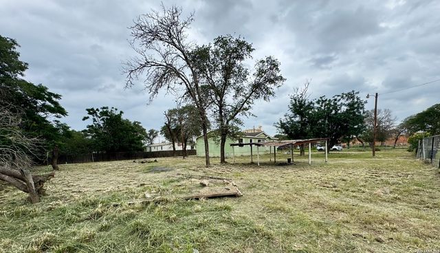 395 Autumn Ln, Poteet, TX 78065
