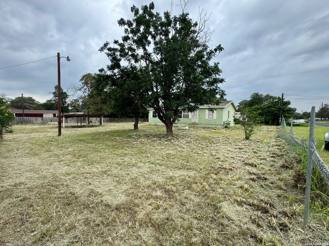 395 Autumn Ln, Poteet, TX 78065