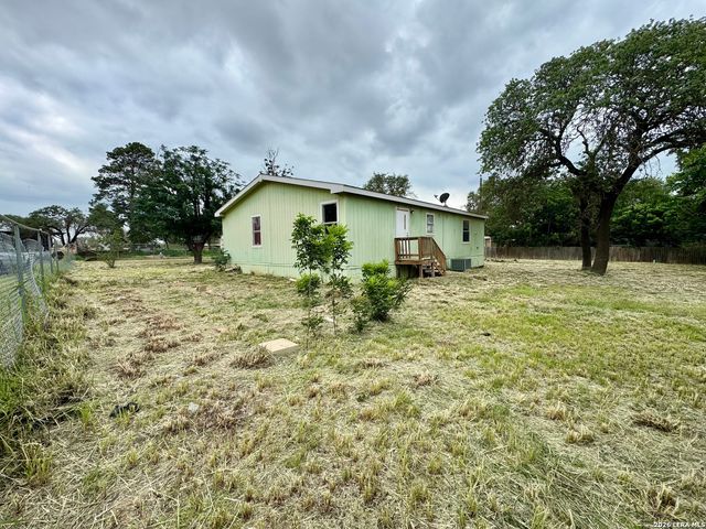 395 Autumn Ln, Poteet, TX 78065