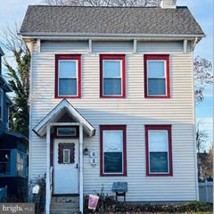 52 GREEN ST, Morrisville, PA 19067