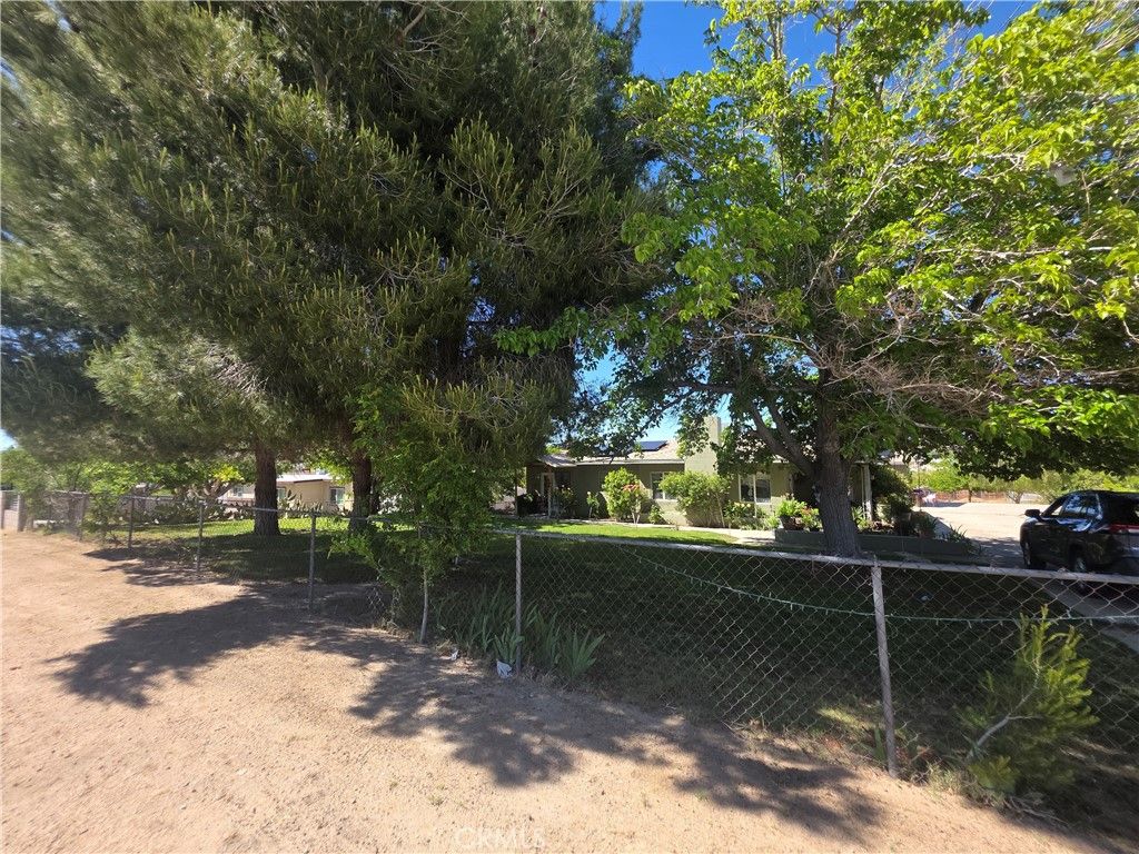 Image 10 of property listing at 16486 Hughes Road, Victorville, CA 92395