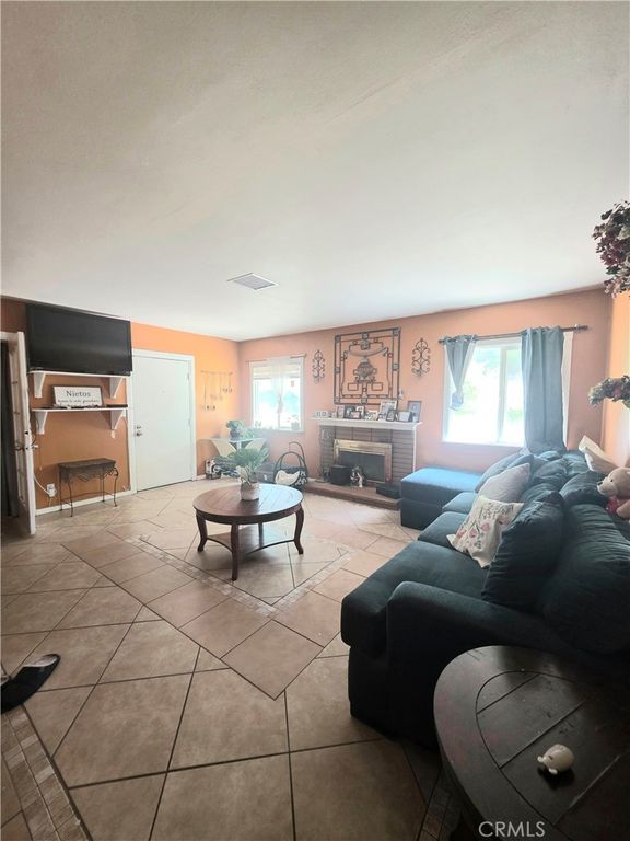 Image 12 of property listing at 16486 Hughes Road, Victorville, CA 92395