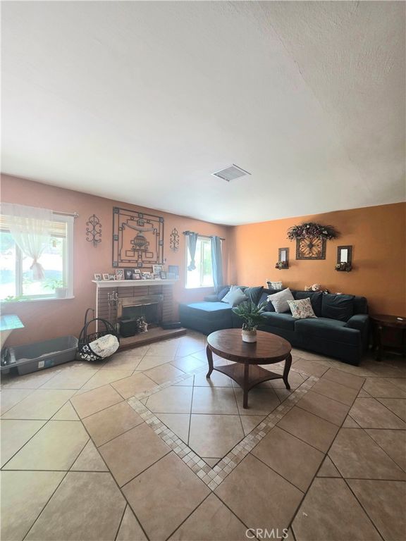 Image 13 of property listing at 16486 Hughes Road, Victorville, CA 92395