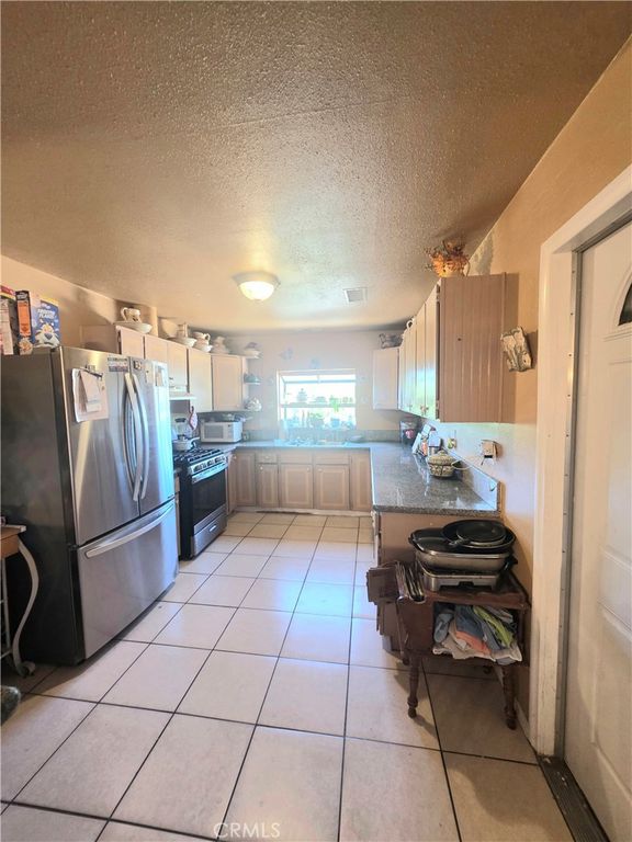 Image 18 of property listing at 16486 Hughes Road, Victorville, CA 92395