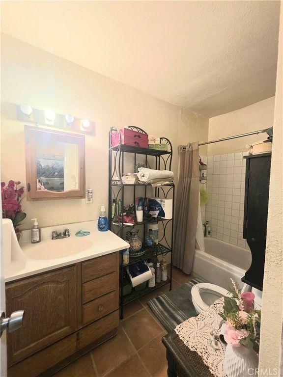 Image 22 of property listing at 16486 Hughes Road, Victorville, CA 92395