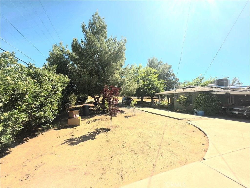 Image 7 of property listing at 16486 Hughes Road, Victorville, CA 92395