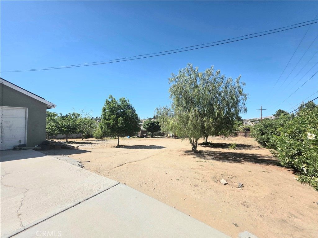 Image 8 of property listing at 16486 Hughes Road, Victorville, CA 92395