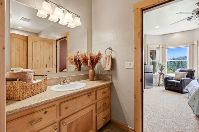 491 Penny Lane, Grants Pass, OR 97527