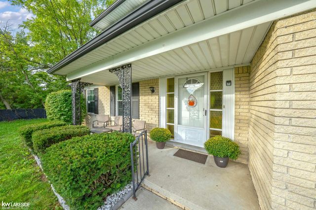 35027 Pappstein Drive, Clinton Twp, MI 48035