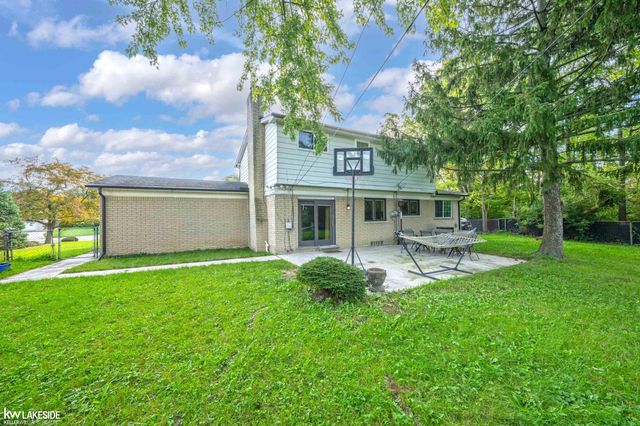 35027 Pappstein Drive, Clinton Twp, MI 48035