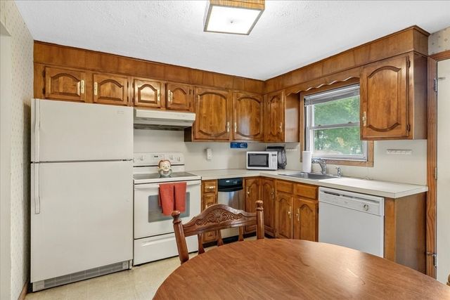 15 Packard St, Avon, MA 02322