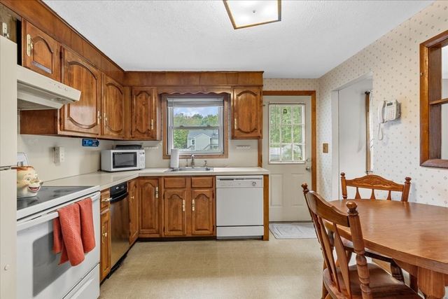 15 Packard St, Avon, MA 02322