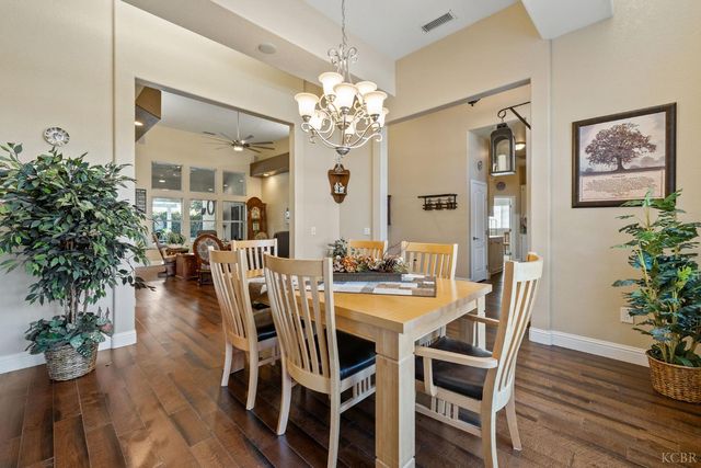 2637 E Laura Court, Visalia, CA 93292