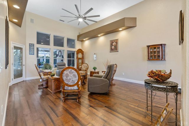 2637 E Laura Court, Visalia, CA 93292