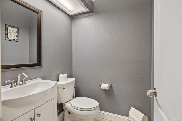 2637 E Laura Court, Visalia, CA 93292