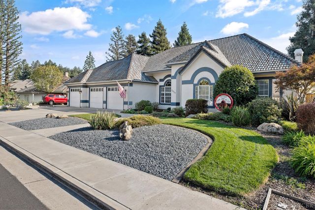 2637 E Laura Court, Visalia, CA 93292